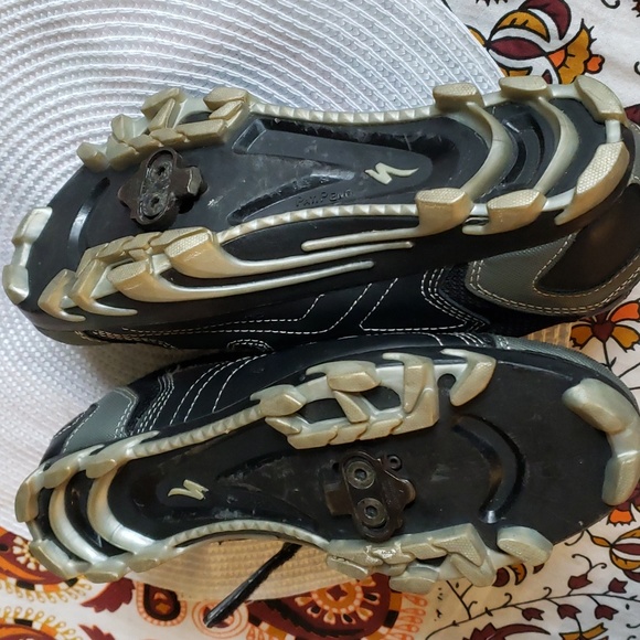 Specialized cycling shoes GUC SZ 7.5 US 40EU Black w/reflective visibility patch - Picture 6 of 6